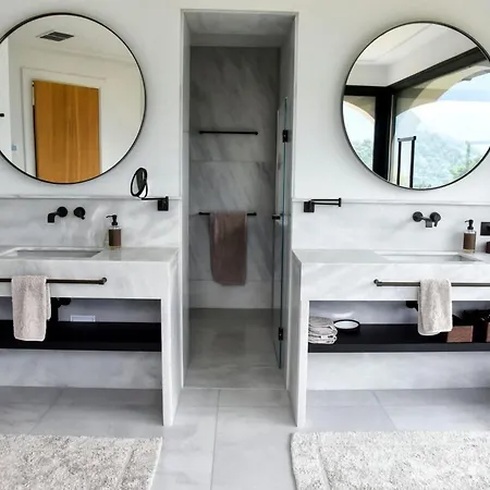 Relaxing Up To 12 Guests * Holiday home *